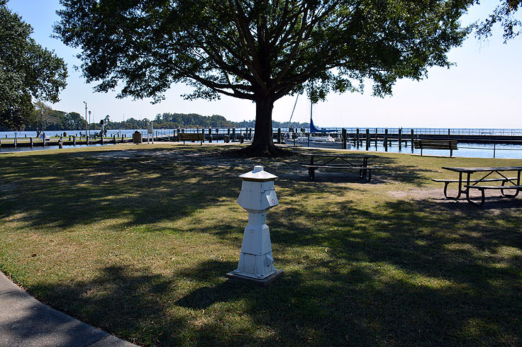 Waterfront picnic tables at Colonial Park, Edenton, NC